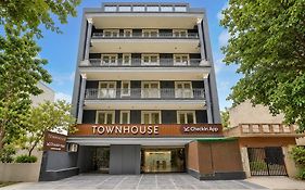 Super Townhouse Oak Udyog Vihar
